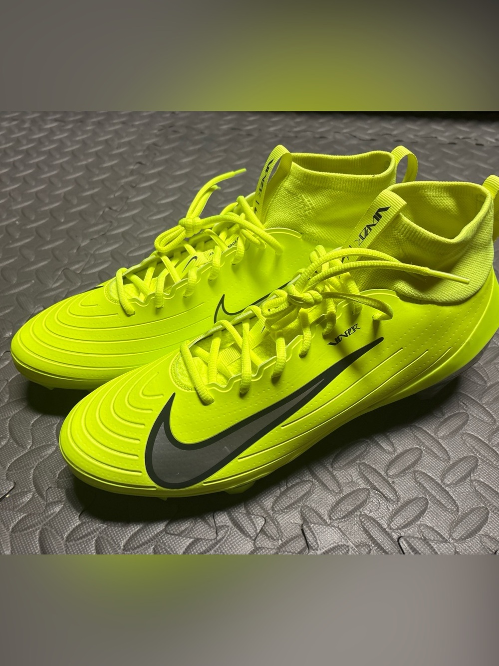 New Men's Nike Vapor Pro 1 Football Cleats Size 14 FB3298-700 Volt / Anthracite